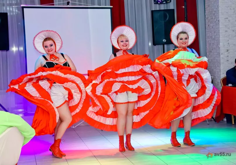 Show der Kurvigen „Schlagsahne“ – Foto 1