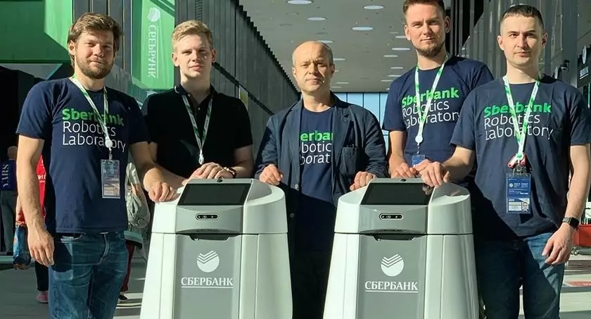 Роботы, Пушкин, массаж: чем еще удивляли организаторы ПМЭФ-2019? — фото 4