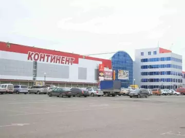 Place près du centre commercial « Kontinent »