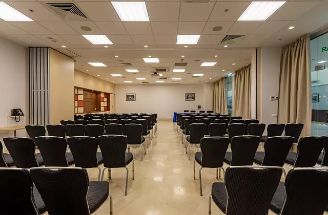 Holiday Inn Moscow Sokolniki — "İş Merkezi — Uluslararası" Salonu