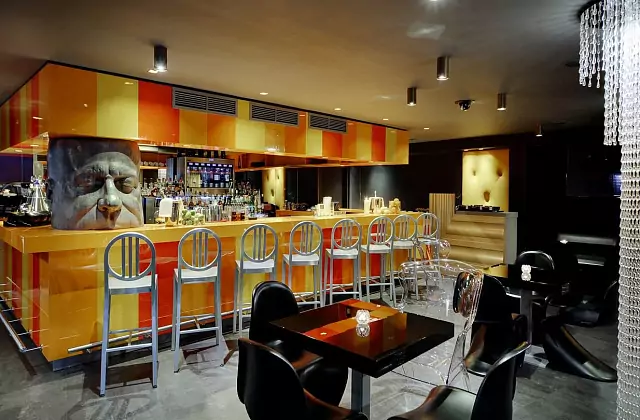 Domina St. Petersburg — Bar „Nove“