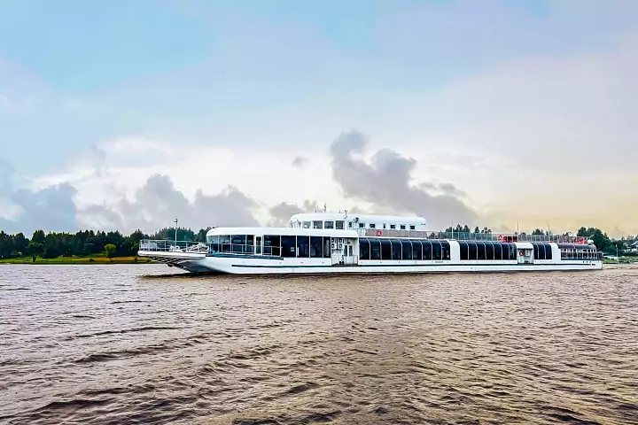 Boats for corporate events in Moscow