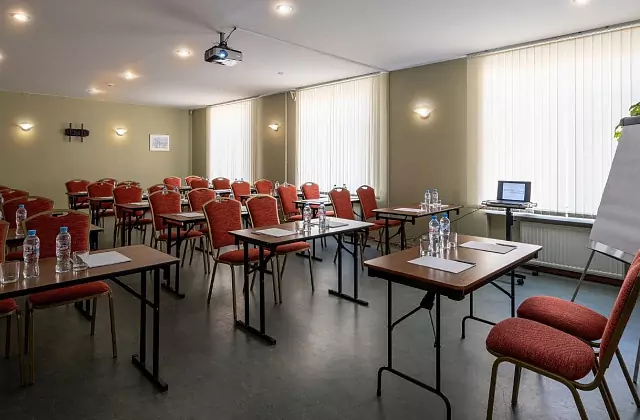 Hotel «Oktyabrskaya» — Ligovsky Conference Hall
