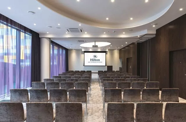 Hilton St. Petersburg ExpoForum — Konferenzsaal 1+2