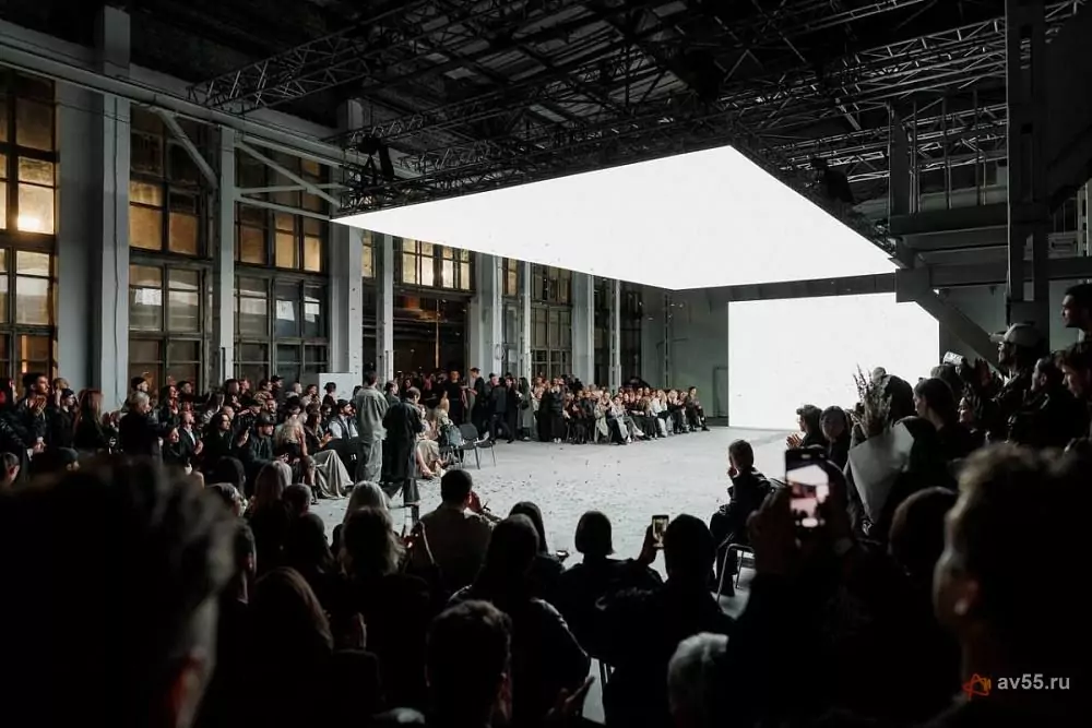 Omega Events — Bounce — 写真1