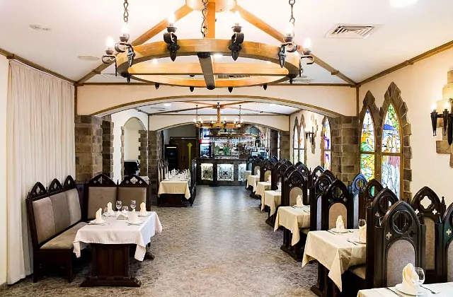 Hotel «Kamelot» — Salón de banquetes del restaurante