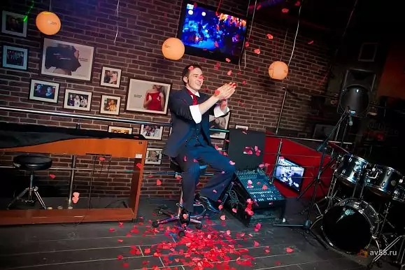 Magician Daniil Larin