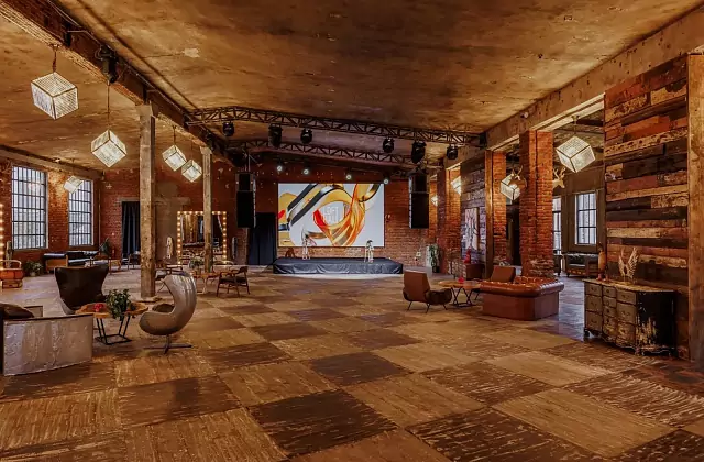 LOFT HALL #1 — Avantage