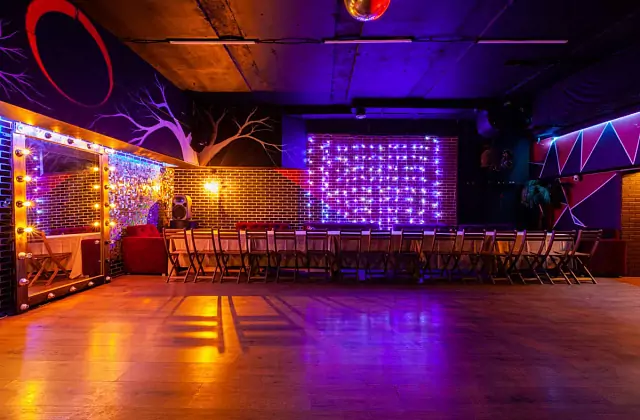 Loft mit Tischtennis und Lichtorgel