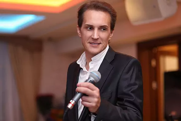 Ведущий Сергей Бойко