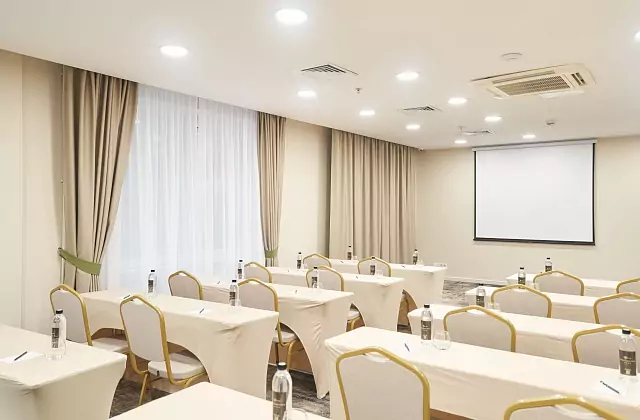 River Palace Hotel – Saal „Dmitrow“