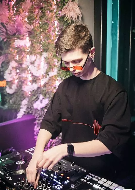DJ Serguéi Kramskói