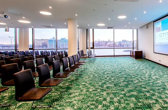 Hôtel « Saint-Pétersbourg » — Salle panoramique « Strelna »