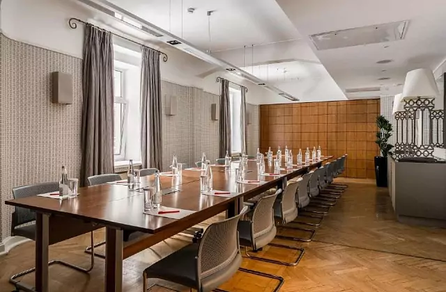Hotel „Astoria“ — Saal „Lidval“