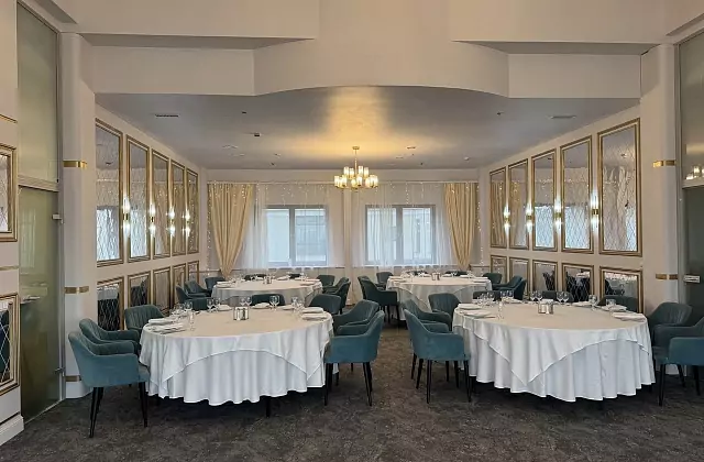 Hôtel «Ambassador» — Salle «Petit panoramique»