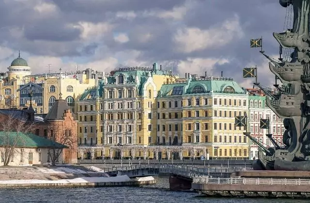 Yakimanskaya Seti'ndeki Salon