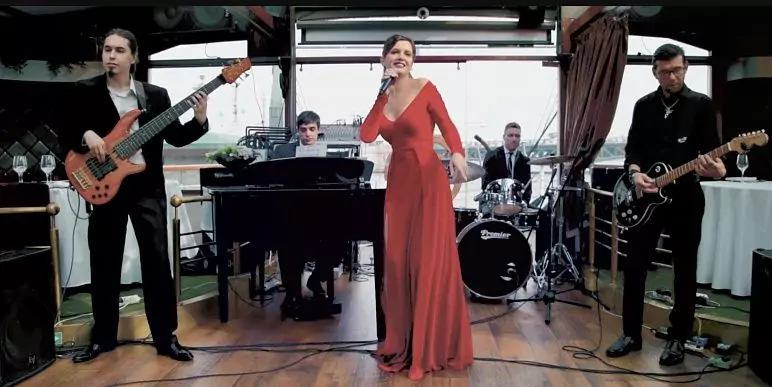 Şarkıcı Natalia Sklyarova