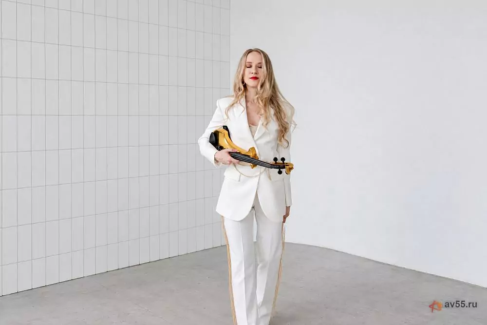 Electric violinist Inga Novak — photo 1