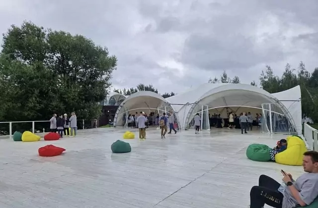 «Gals» Su Sporları Üssü — Büyük Atlantik çadırı