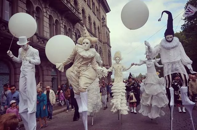 Stilt Theater «Trampoli»