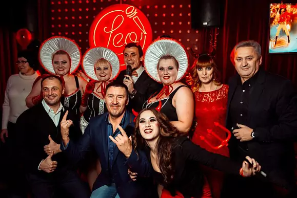 Plus-size show "Whipped Cream"