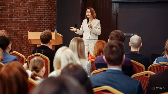 Спикер по ораторскому мастерству Лариса Зорина