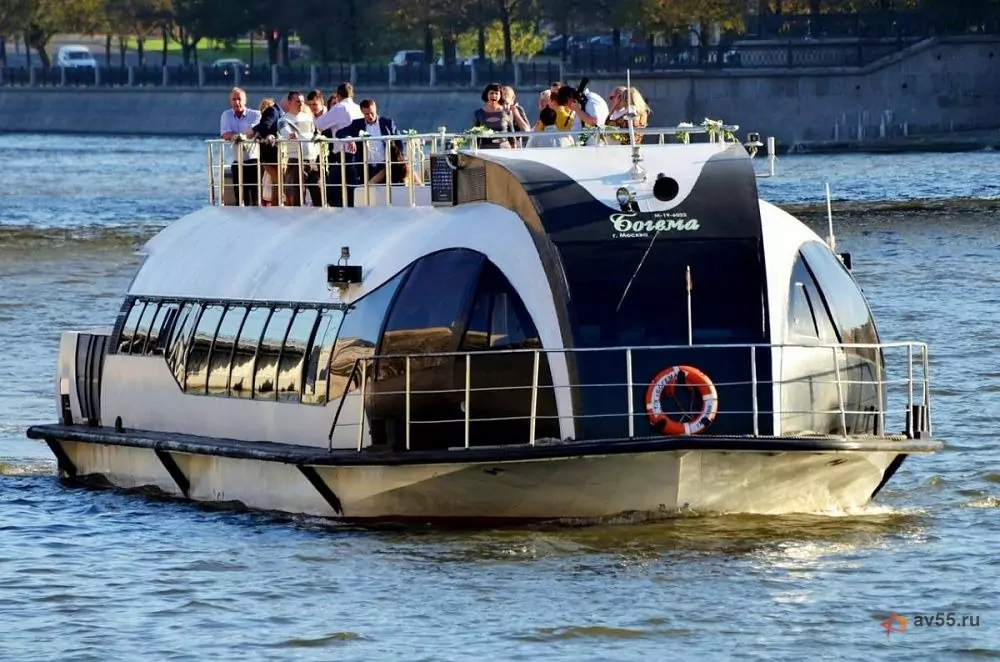 RED BOAT — Motor Ship Bogema — photo 1