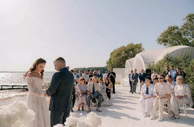 Strand in Pirogovo — Zelt White Podium