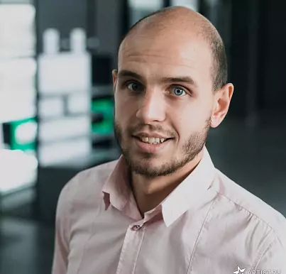 Sunucu Tim Ustimenko