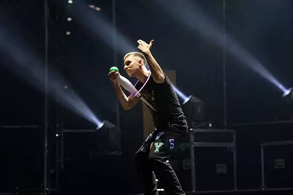Jonglör Zhenya Korunkov