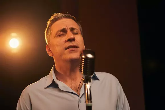 Вокалист Юрий Беккер