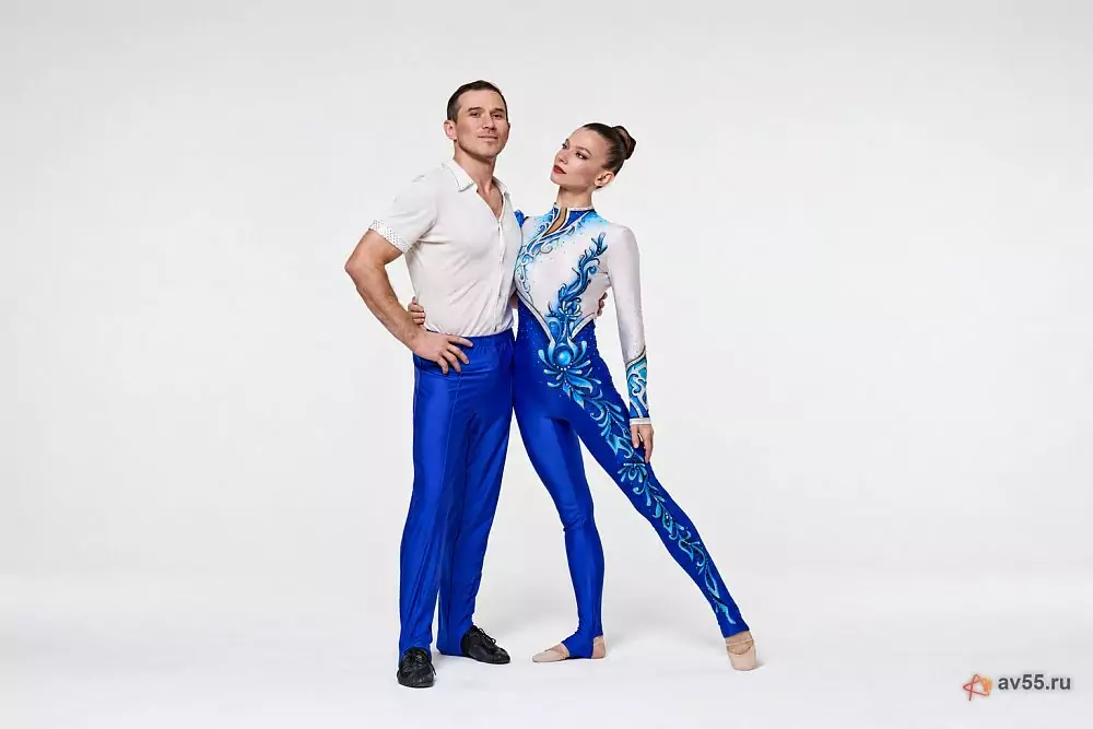 Acrobatic duo Darina Mishina and Mikhail Kondratyev — photo 1