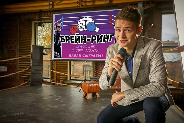 Moderator Alex Frukt