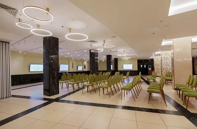 Hôtel « Moskva » — Salle « Jardin d'été »