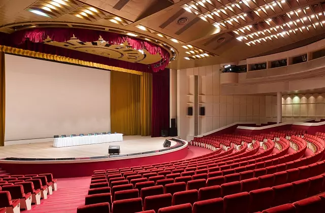 Hôtel « Saint-Pétersbourg » — Salle de concert