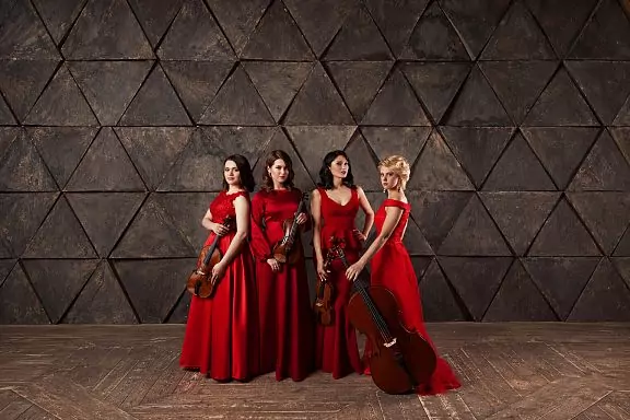 アシア・アブドラフマノワとMain Stringsショー