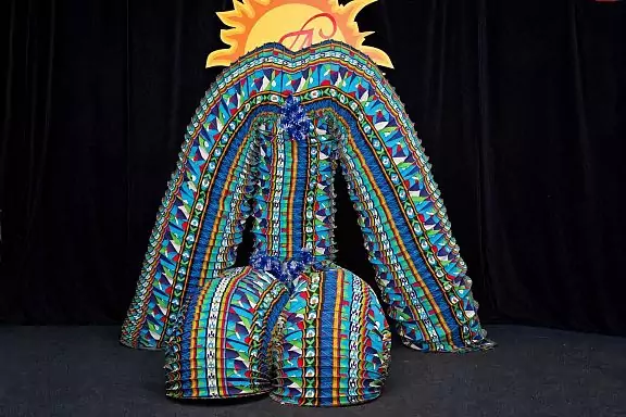 Show "Tubeman" (Slinky)