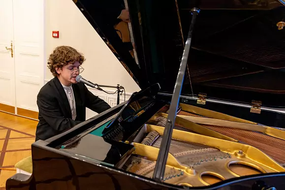 Pianist and vocalist Ivan Evtin