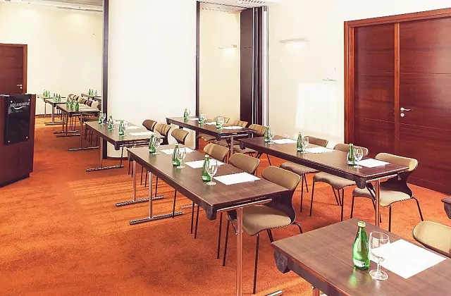 Hôtel «Aquamarine» — Salle de conférence «Sapphire»
