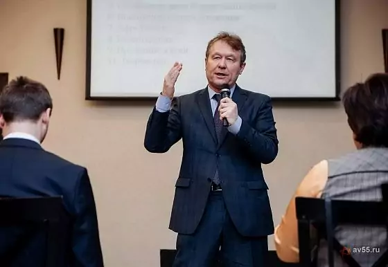 Rhetorik-Referent Dmitri Ustinow