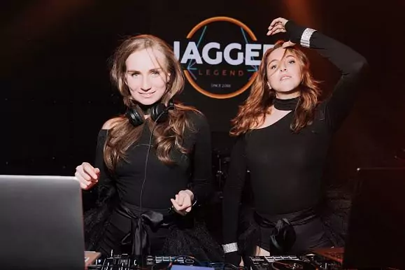 DJ ikilisi Olsy & Roxy