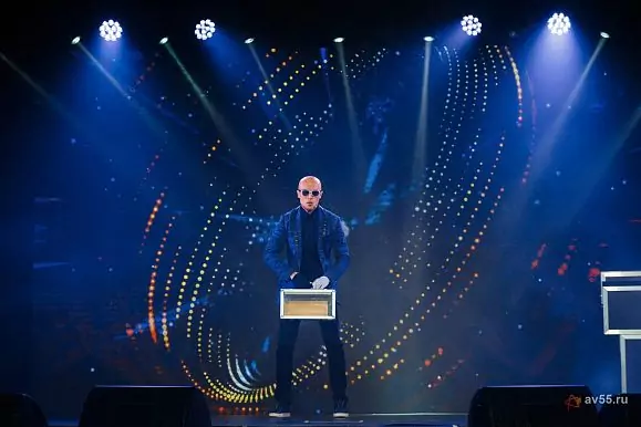 Illusionniste Artem Nejuta
