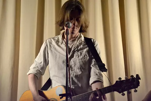 Singing guitarist Andrey Kuznetsov (Cocktaler)