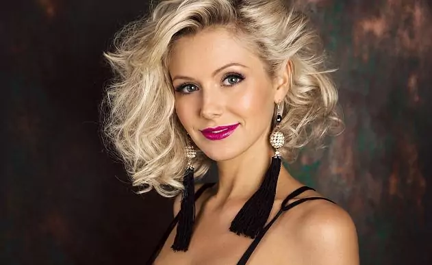 Singer Natalie