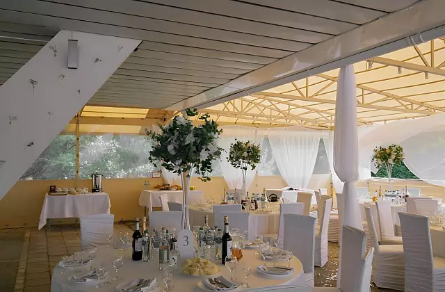 Complexe hôtelier « Irtych » — Salle de banquet Big Hall avec terrasse