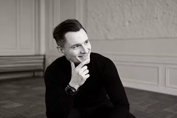 Ведущий Владислав Райский