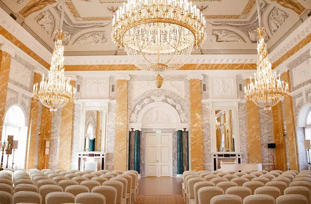 Palais Konstantinovski — Salle de marbre