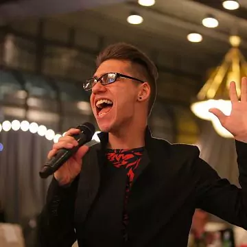 Vocalist Alexander Voisalini
