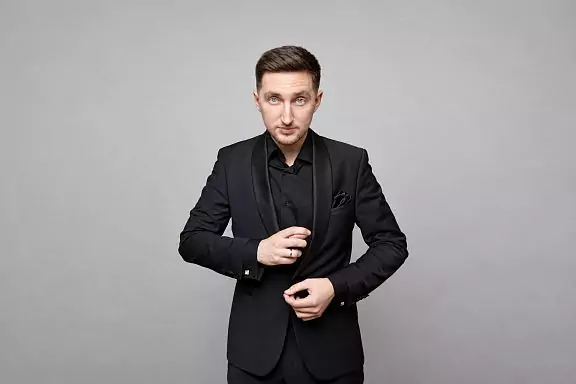 Ведущий Даниил Брант