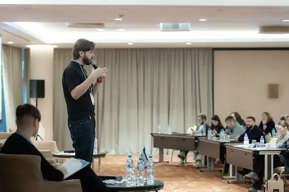 Intervenant en service client Roman Nokhrine